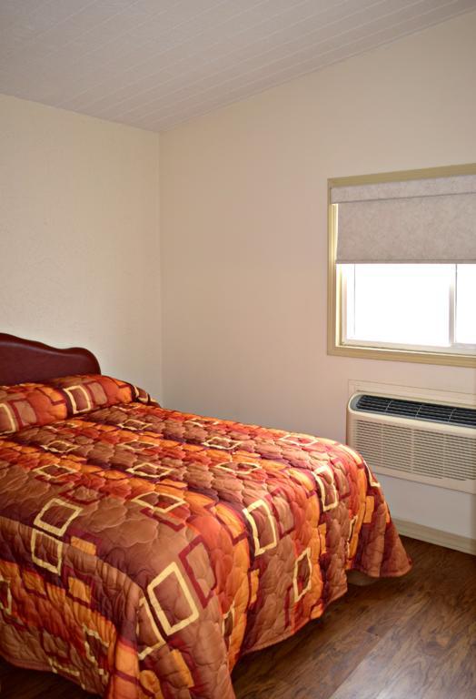 Centre Suite Inns Motel Bonnyville Εξωτερικό φωτογραφία