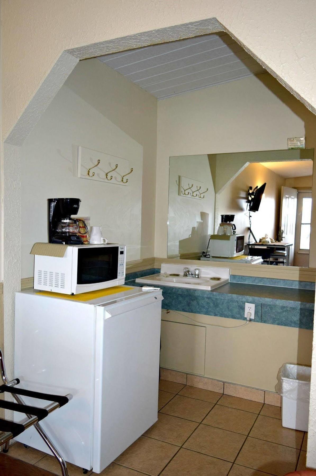 Centre Suite Inns Motel Bonnyville Εξωτερικό φωτογραφία